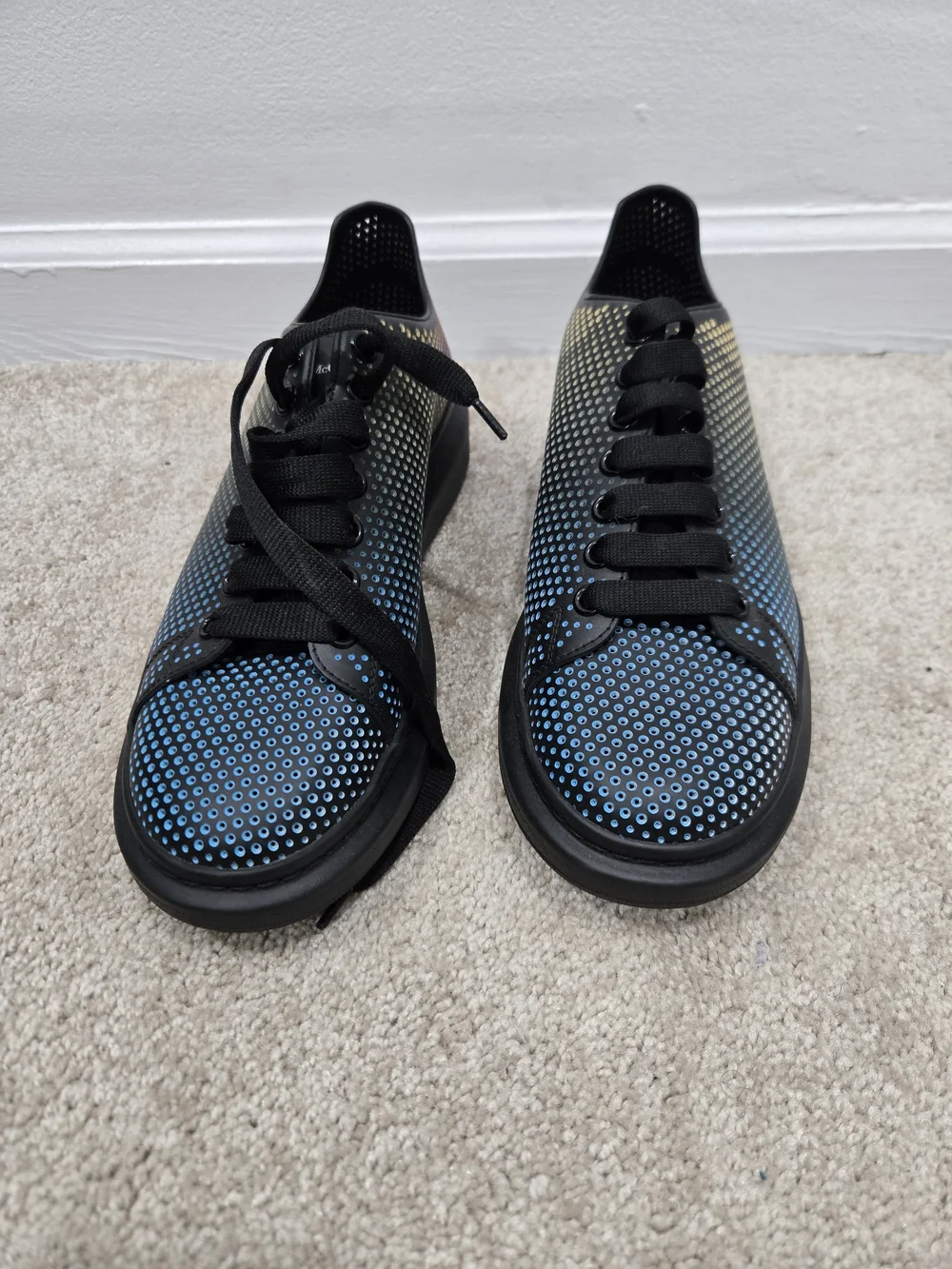 Men's Black and Blue Low-Top Sneakers